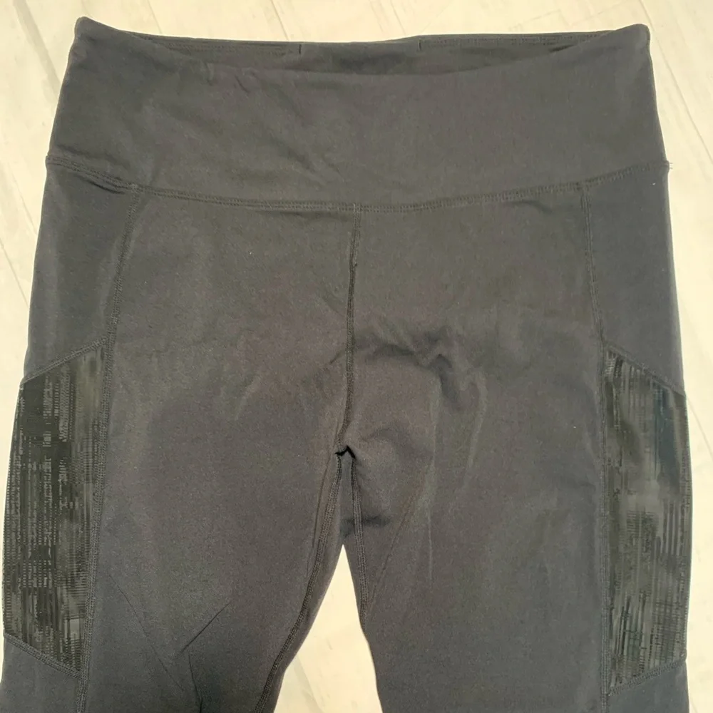 Zyia black leggings. Crop. Size 12. - Picture 5 of 12